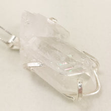 Lade das Bild in den Galerie-Viewer, Kettenanhänger Bergkristall mit Regenbögen Silber
